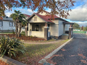 Bahay on Marsh, Armidale